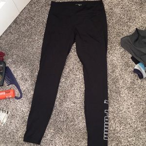 Size medium. Black Puma leggings